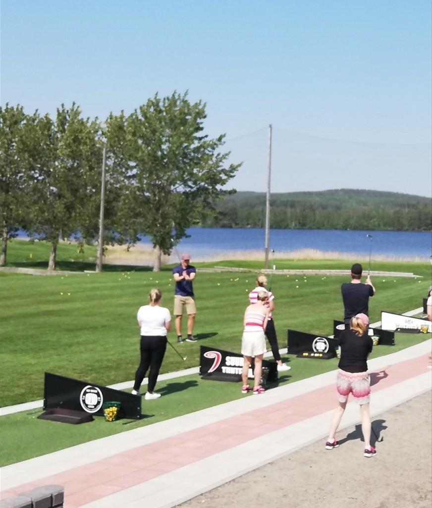 Ope-Golf Keski-Suomessa on suosittua KLL-toimintaa. Liikunnalliset opettajat liikuttavat myös oppilaitaan! Kuva Samuli Pentinniemi